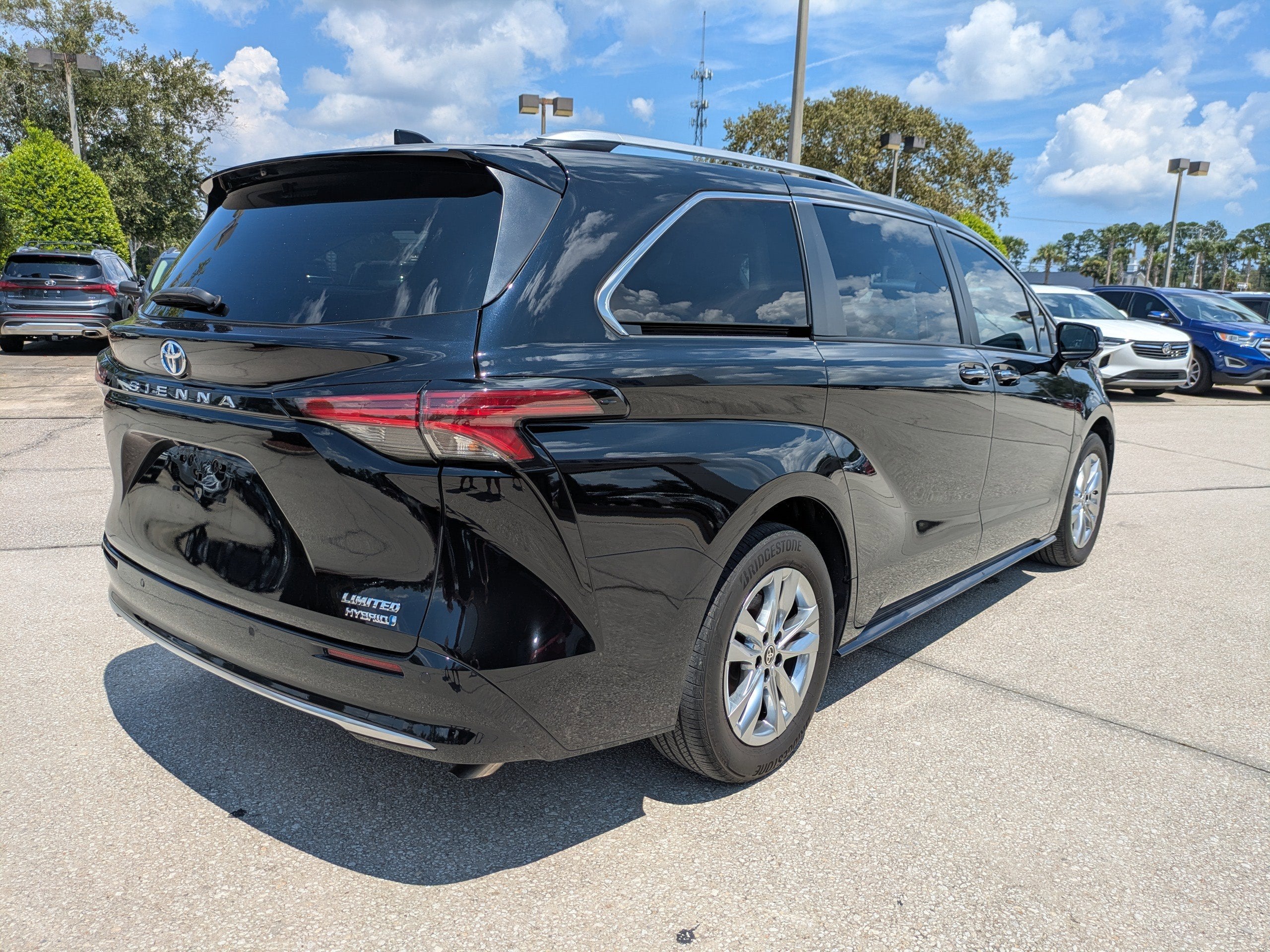 2023 Toyota Sienna Limited