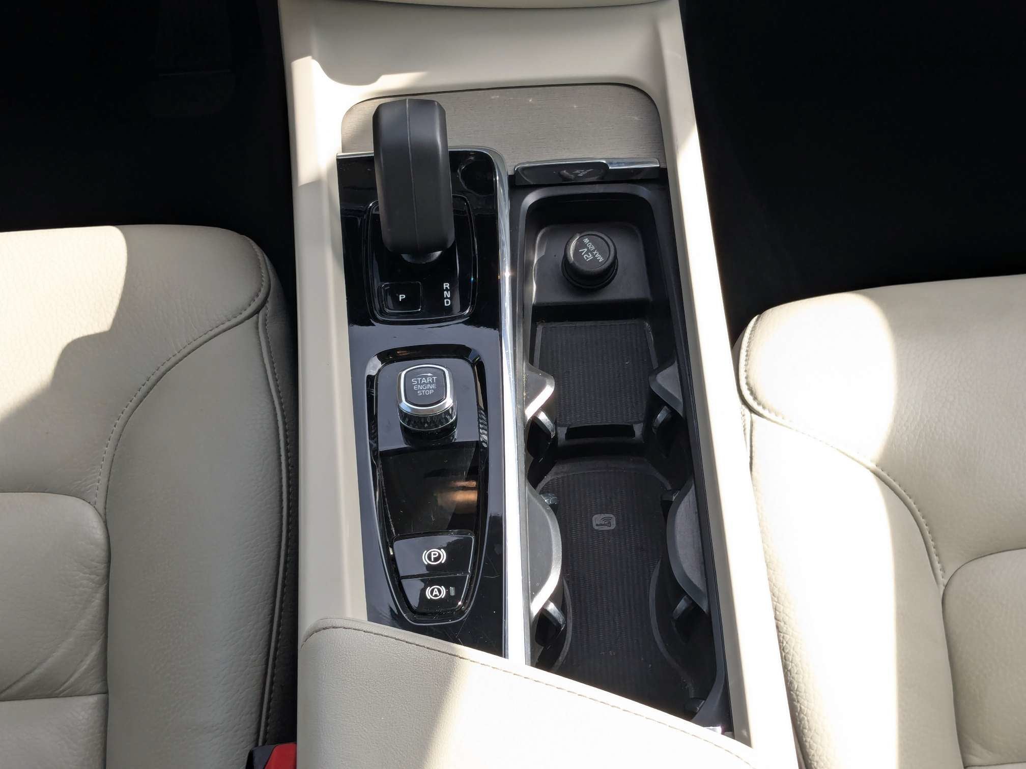 2024 Volvo S60 Plus Dark Theme