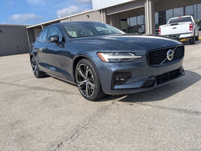 2024 Volvo S60 Plus Dark Theme