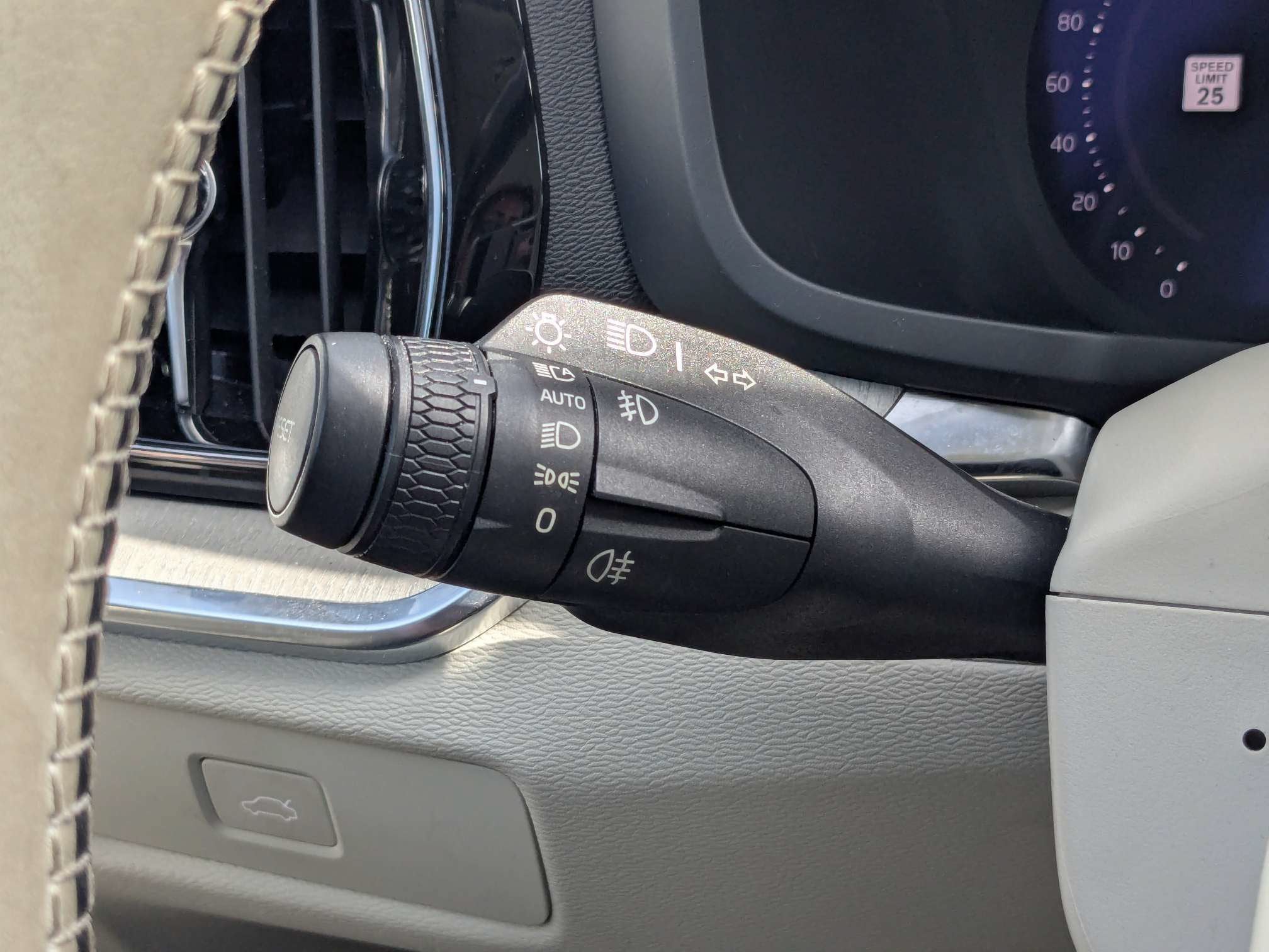 2024 Volvo S60 Plus Dark Theme