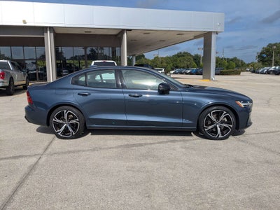 2024 Volvo S60 Plus Dark Theme