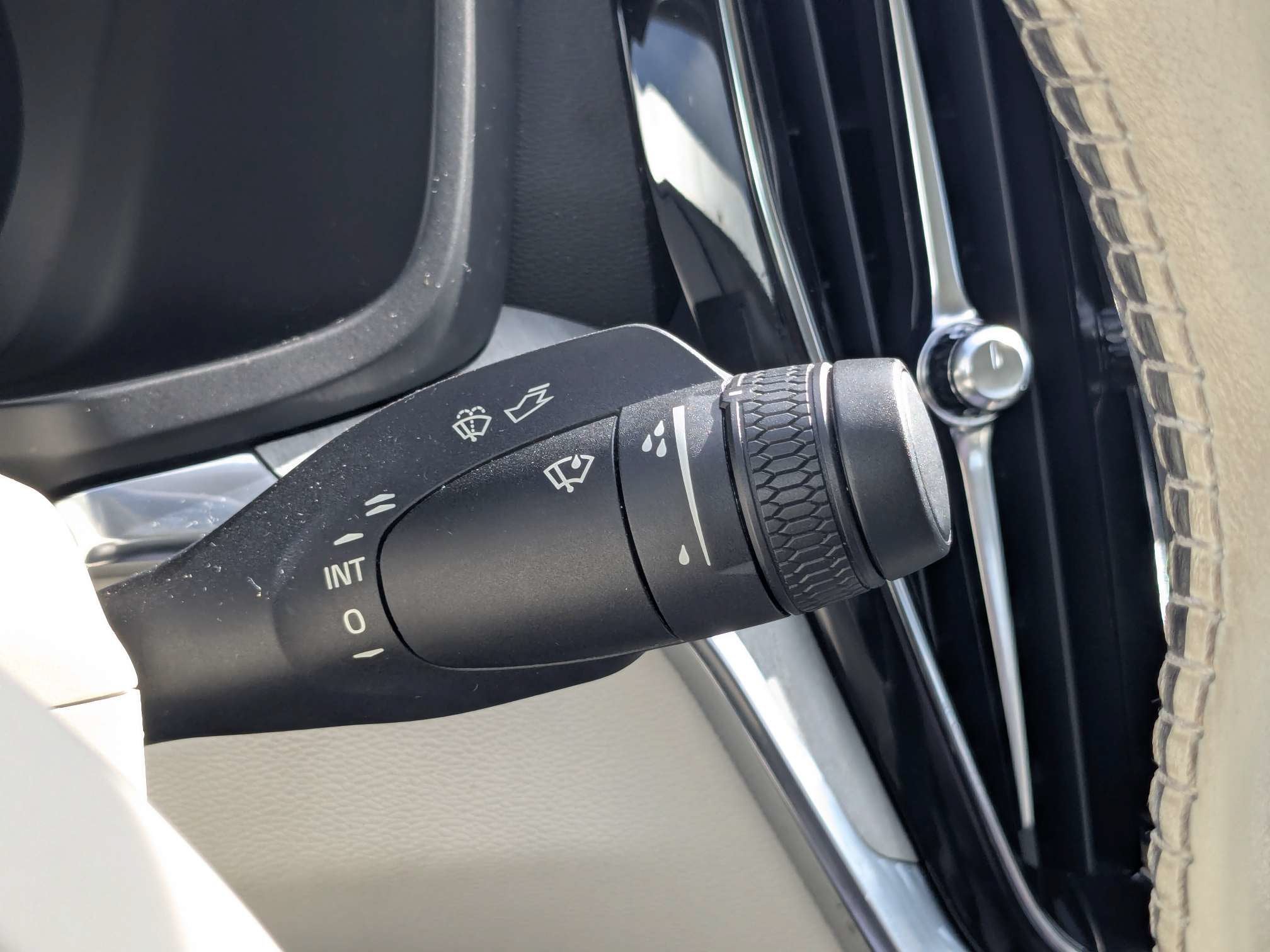 2024 Volvo S60 Plus Dark Theme