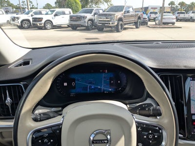 2024 Volvo S60 Plus Dark Theme