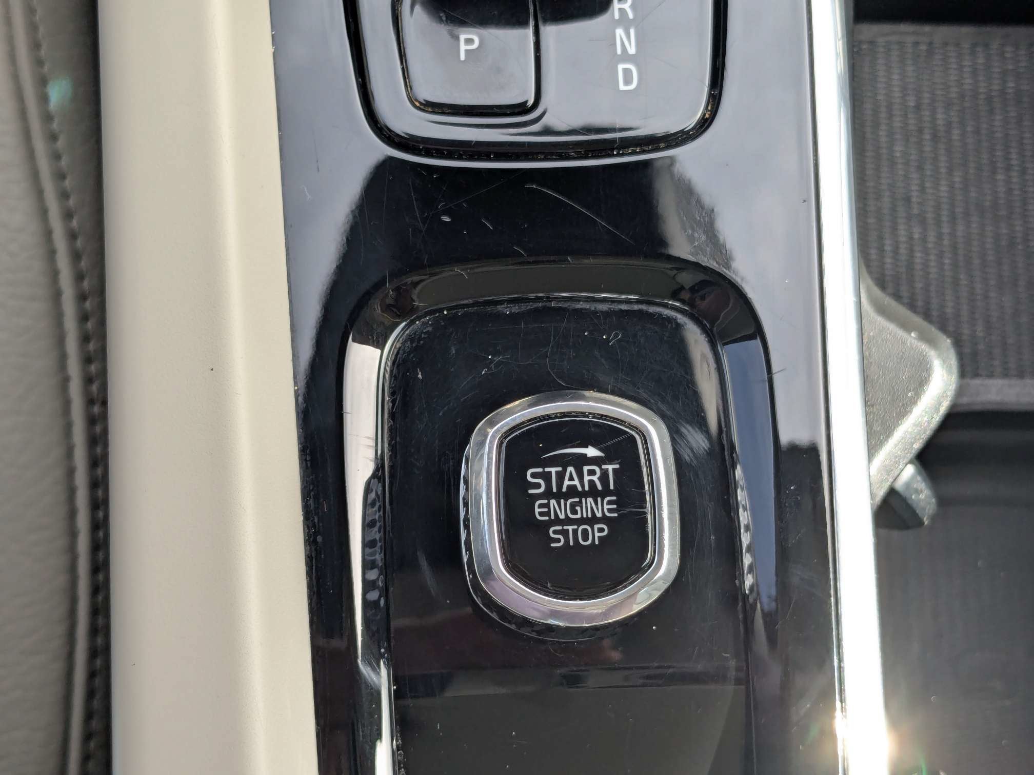 2024 Volvo S60 Plus Dark Theme
