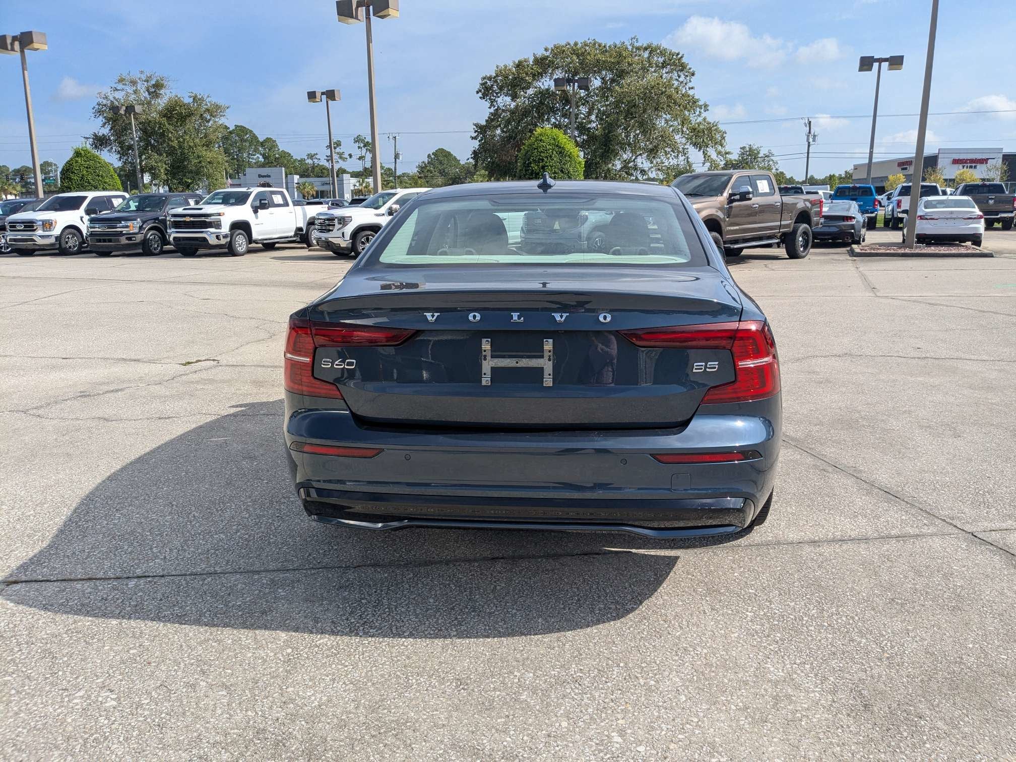 2024 Volvo S60 Plus Dark Theme
