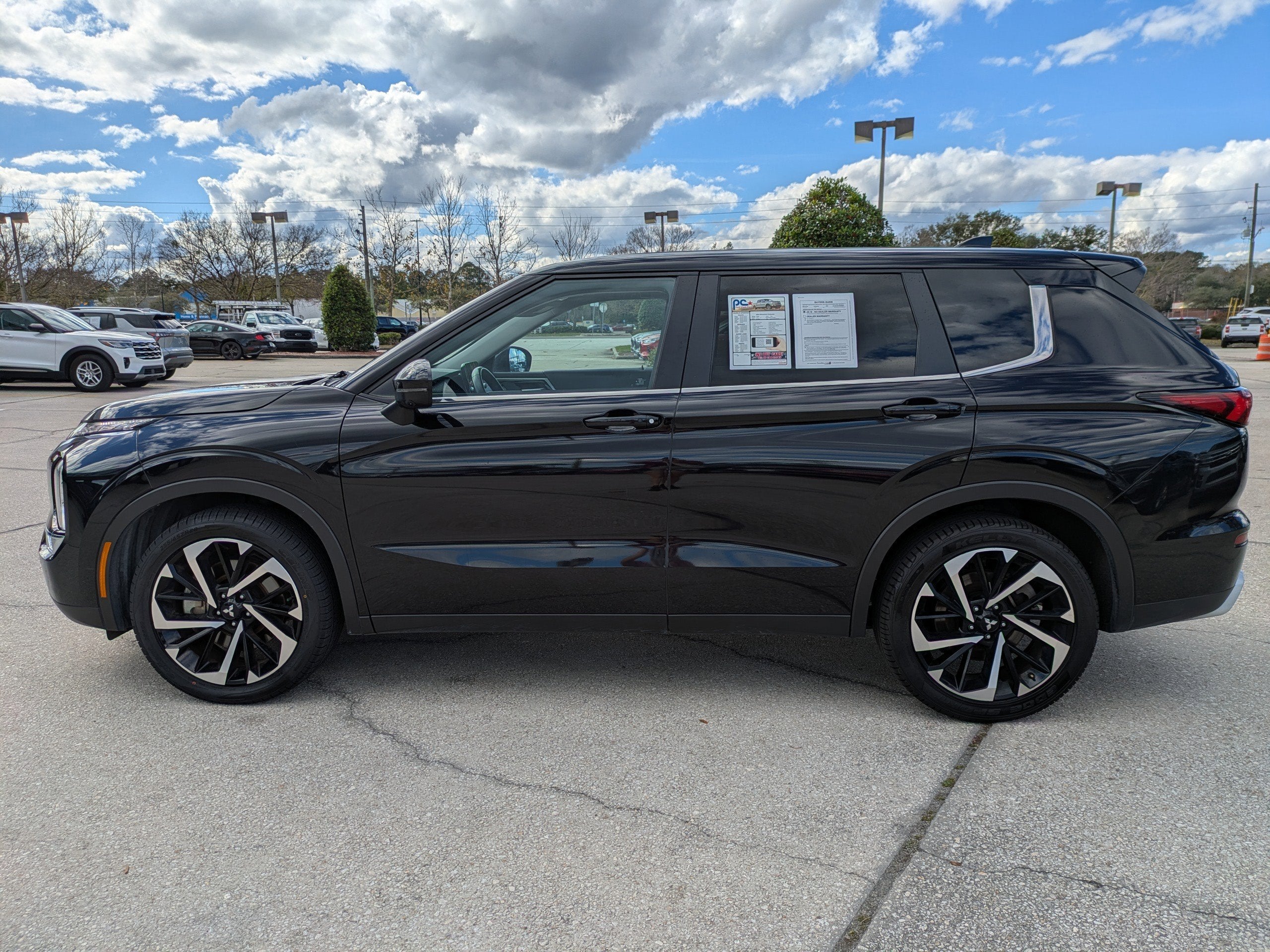 2024 Mitsubishi Outlander SE