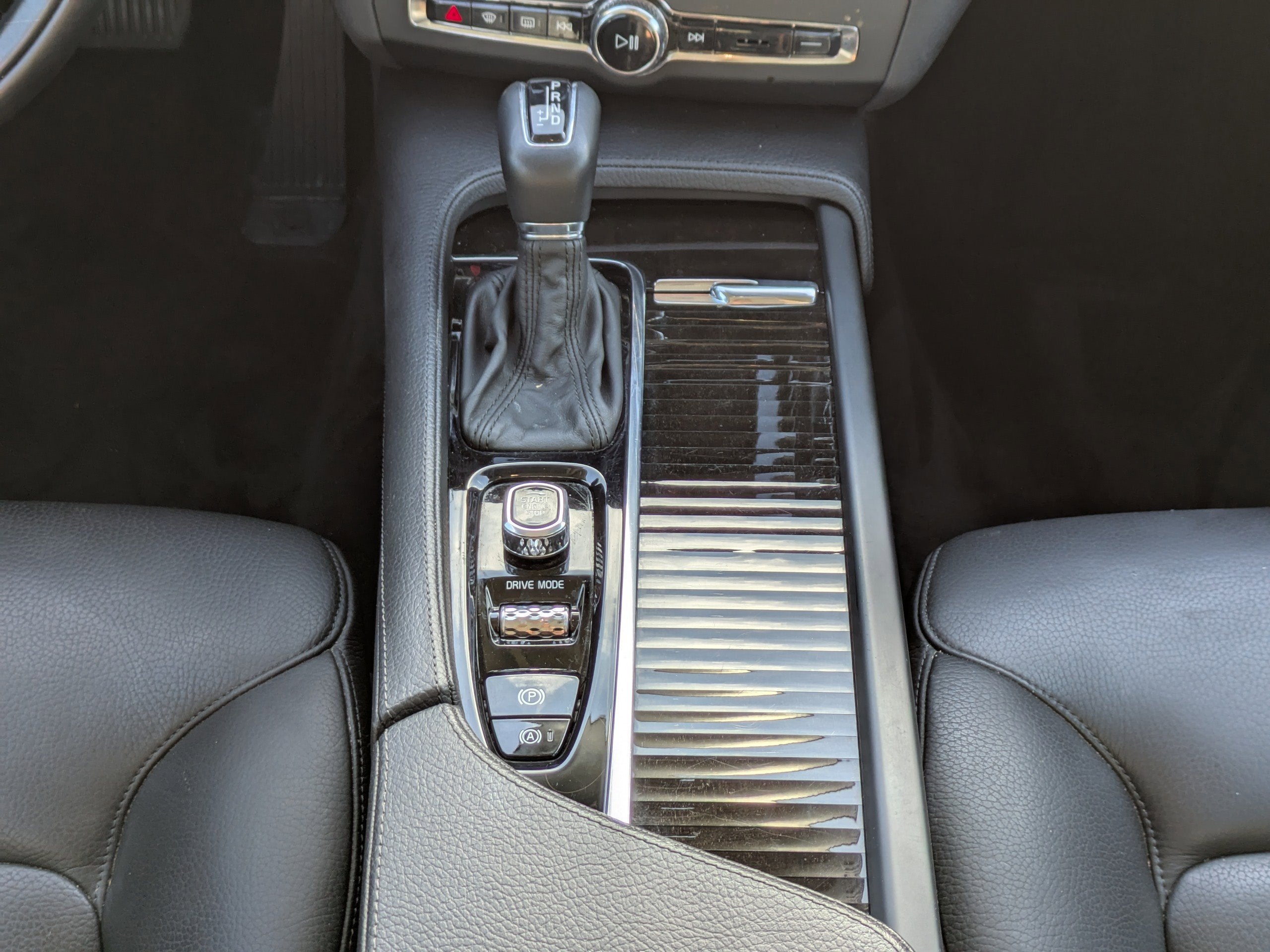 2018 Volvo S90 Momentum