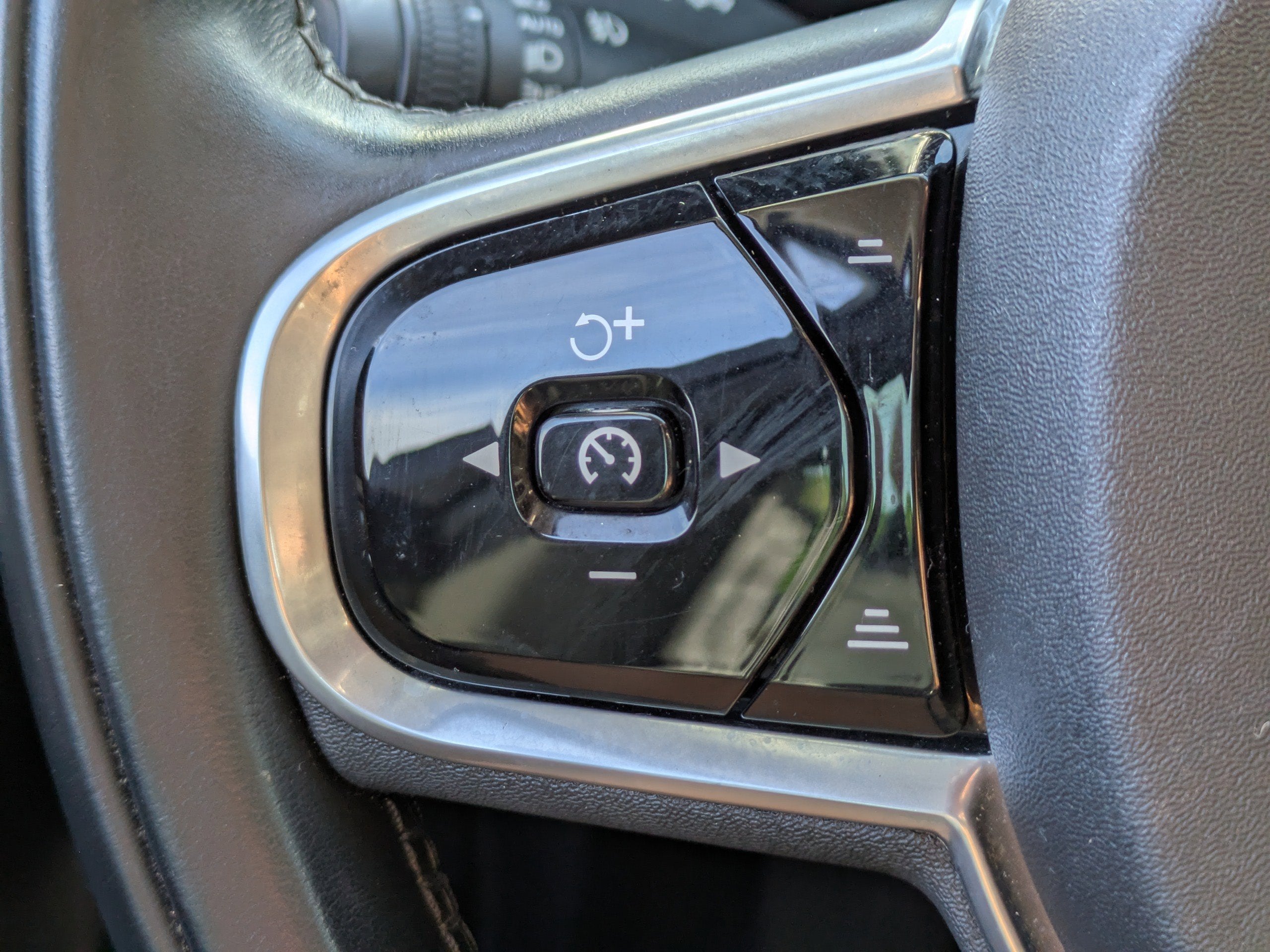 2018 Volvo S90 Momentum